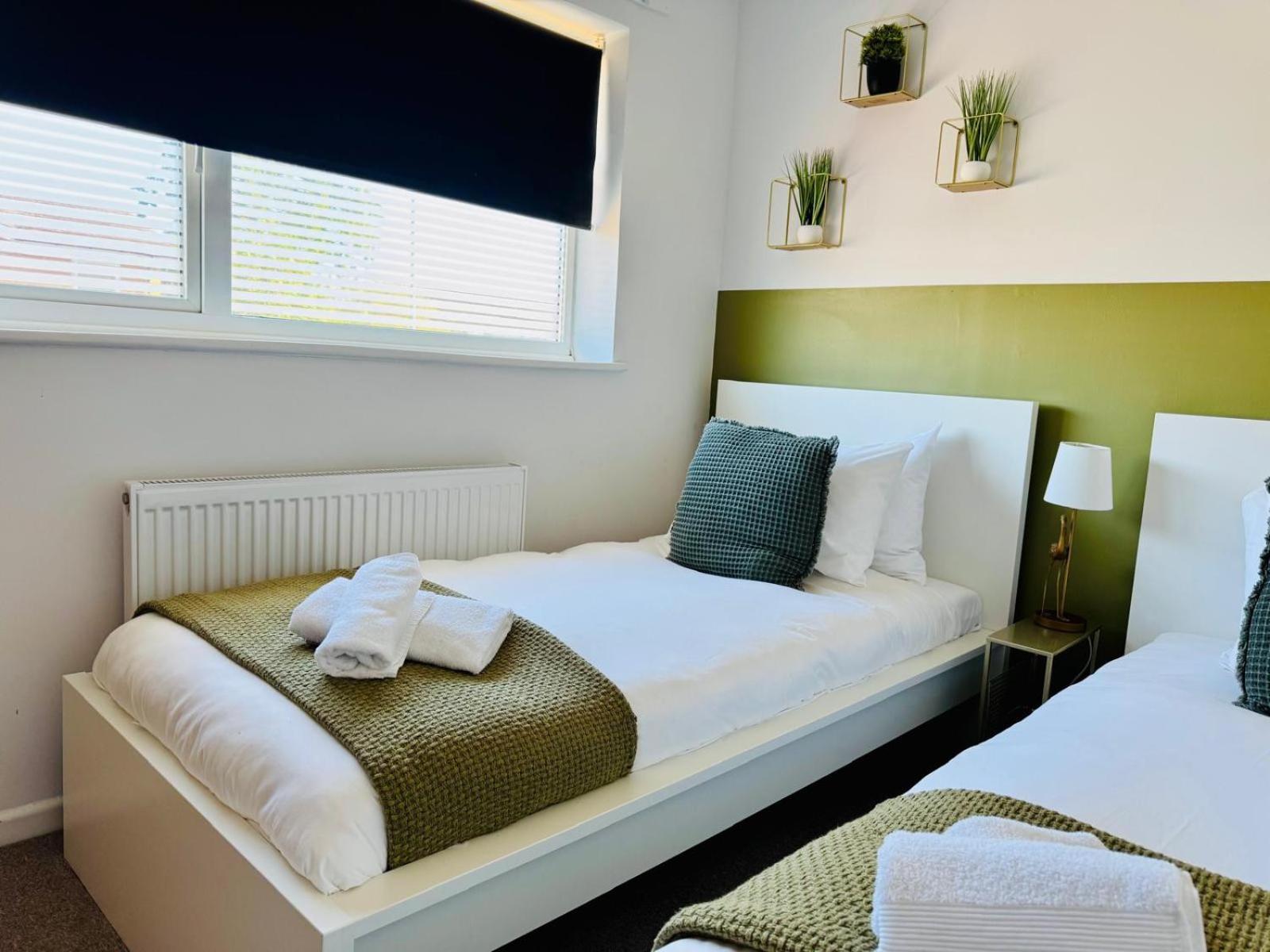 2 Bed House, Sleeps 6, Dog Friendly, Close To A14 M11, With Garden & Parking Long Stay Work Contractor Leisure, Jade CBG Buitenkant foto