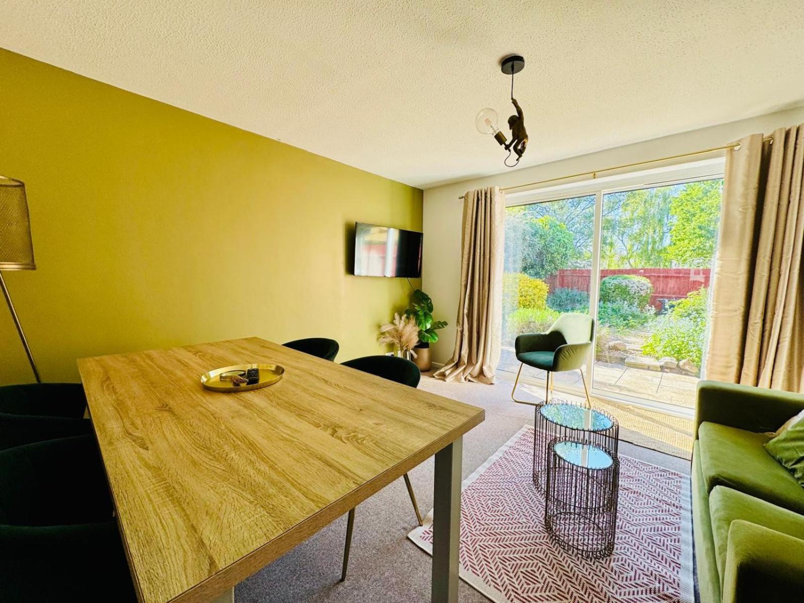 2 Bed House, Sleeps 6, Dog Friendly, Close To A14 M11, With Garden & Parking Long Stay Work Contractor Leisure, Jade CBG Buitenkant foto