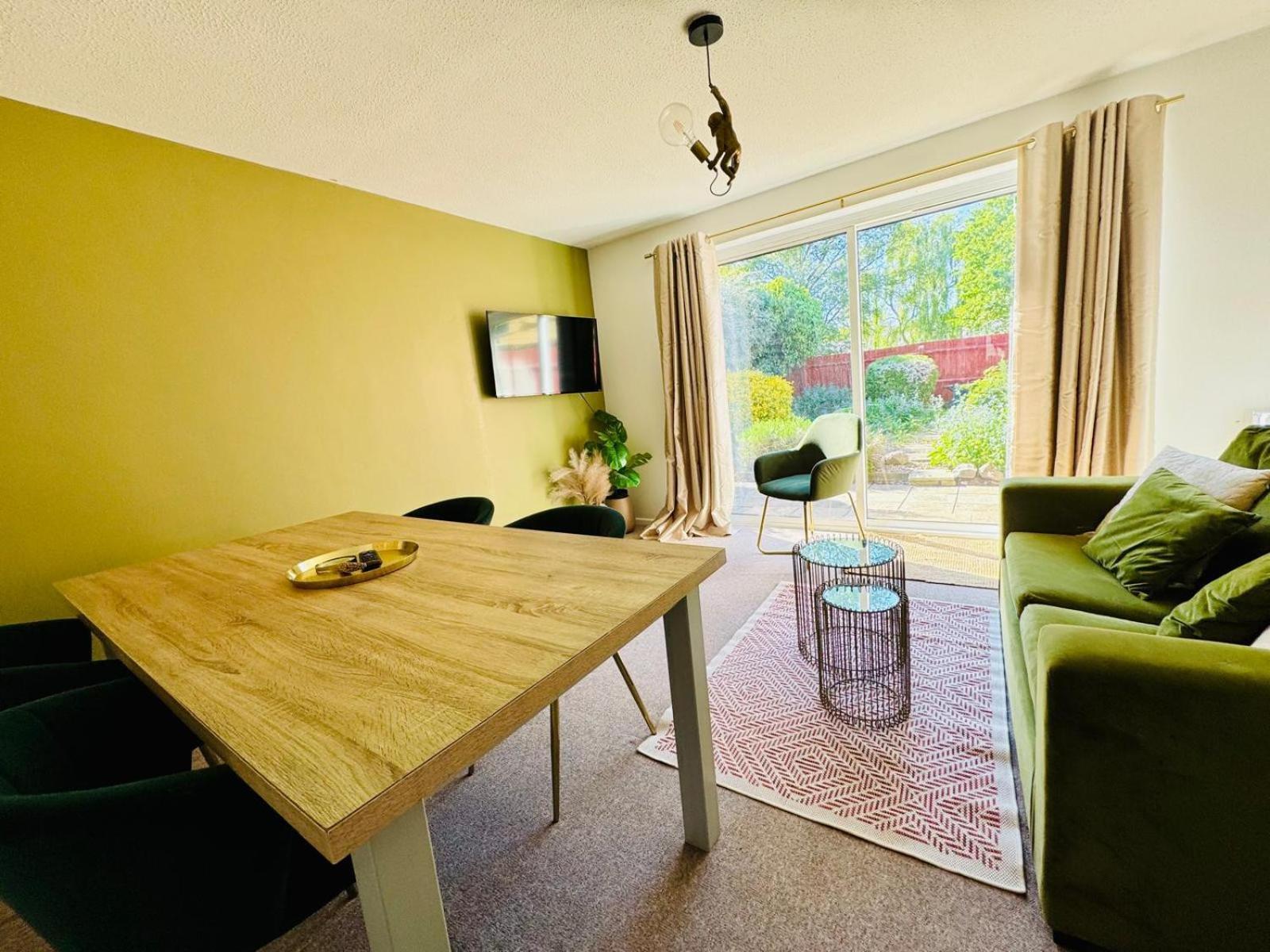2 Bed House, Sleeps 6, Dog Friendly, Close To A14 M11, With Garden & Parking Long Stay Work Contractor Leisure, Jade CBG Buitenkant foto