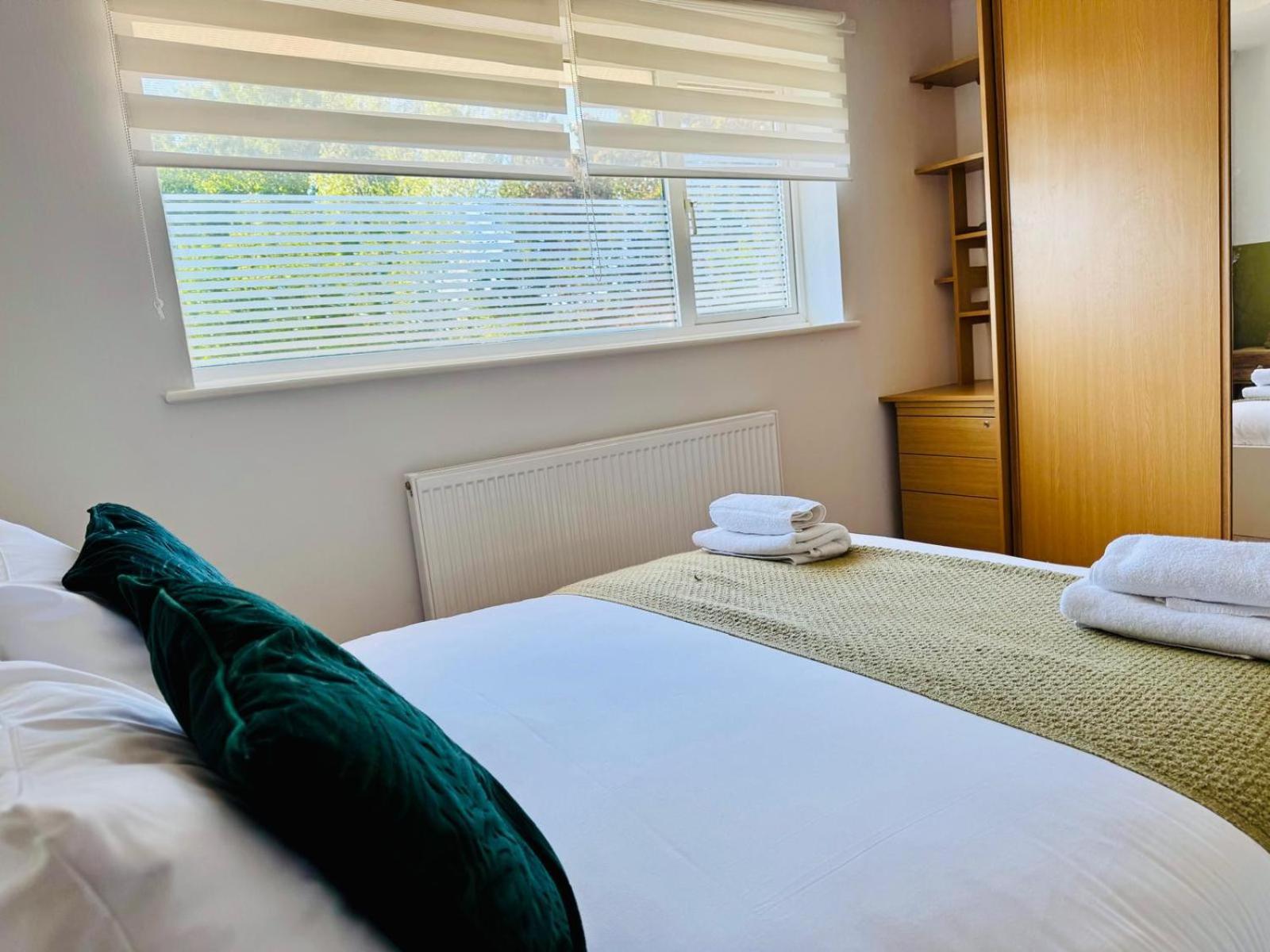 2 Bed House, Sleeps 6, Dog Friendly, Close To A14 M11, With Garden & Parking Long Stay Work Contractor Leisure, Jade CBG Buitenkant foto