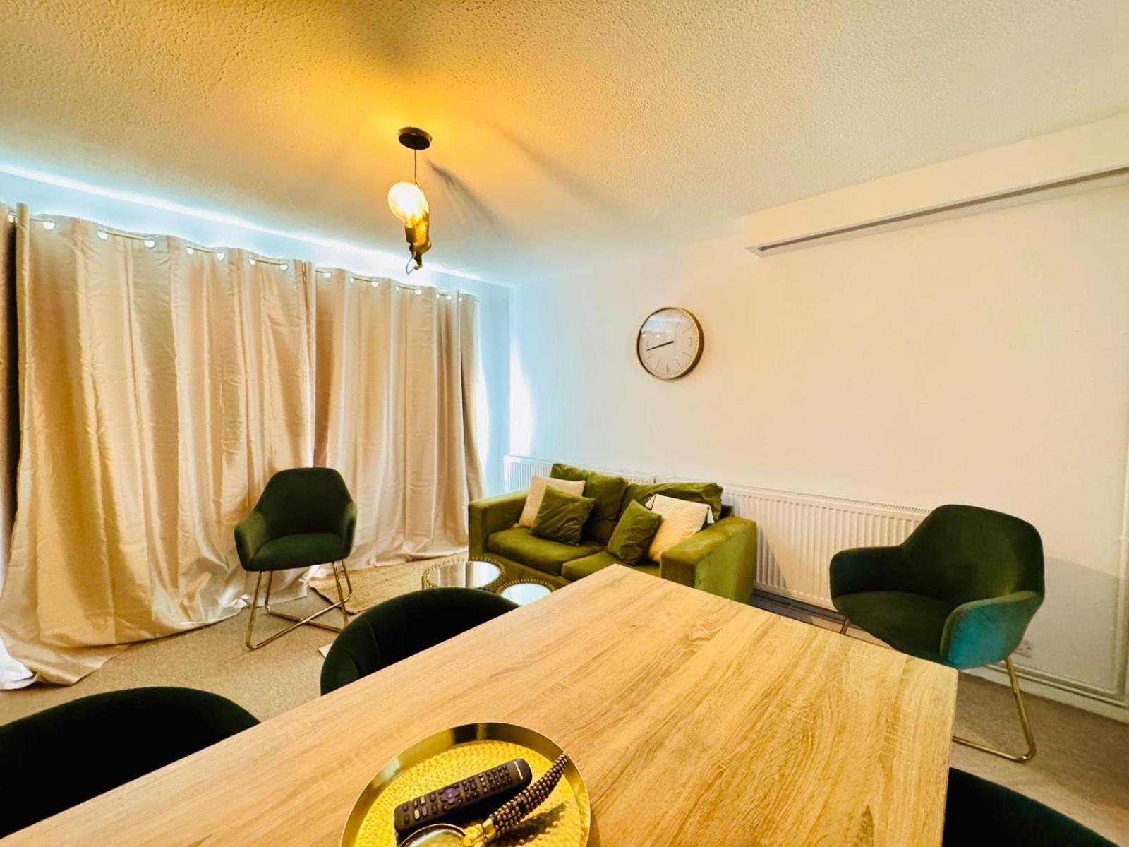2 Bed House, Sleeps 6, Dog Friendly, Close To A14 M11, With Garden & Parking Long Stay Work Contractor Leisure, Jade CBG Buitenkant foto