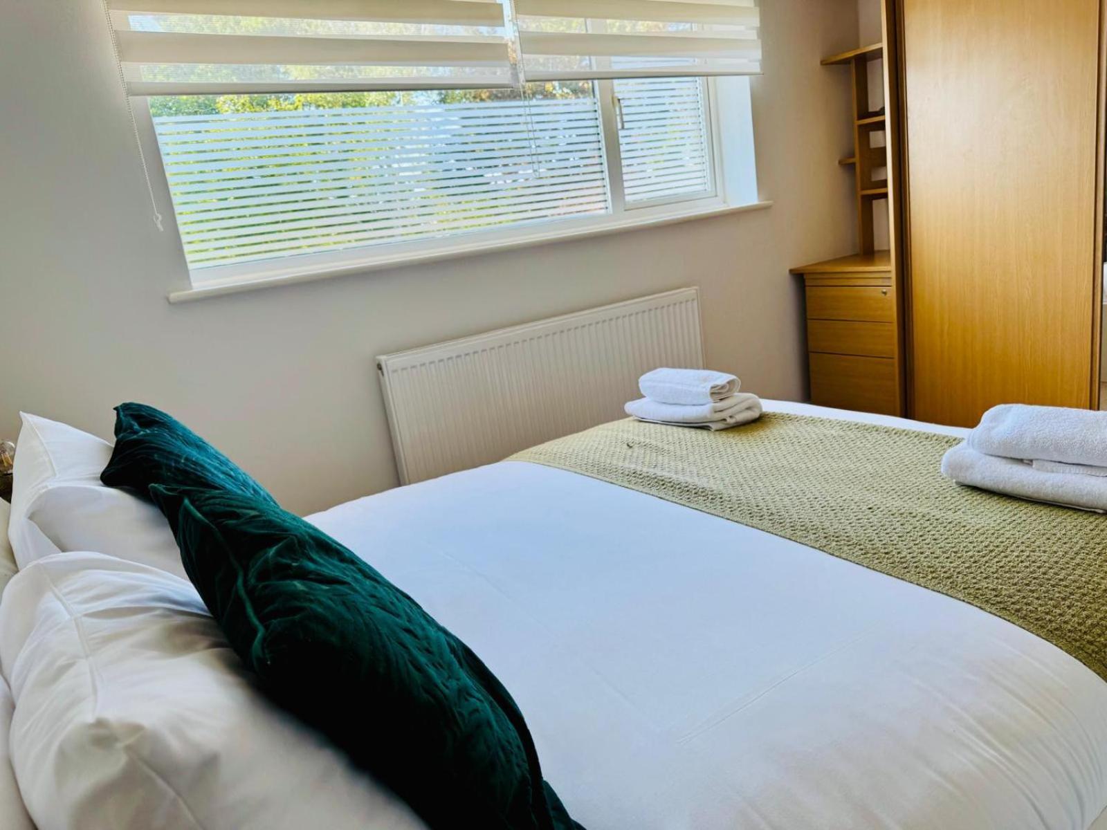 2 Bed House, Sleeps 6, Dog Friendly, Close To A14 M11, With Garden & Parking Long Stay Work Contractor Leisure, Jade CBG Buitenkant foto