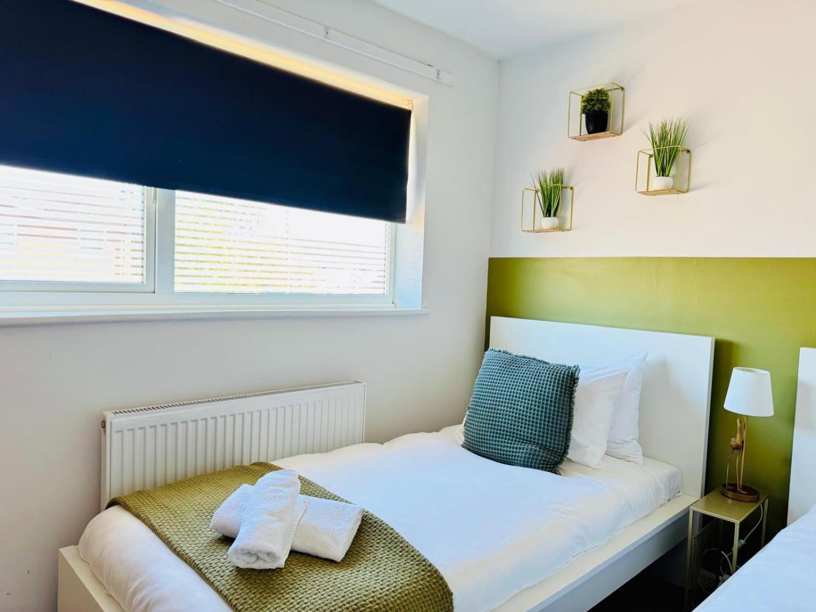 2 Bed House, Sleeps 6, Dog Friendly, Close To A14 M11, With Garden & Parking Long Stay Work Contractor Leisure, Jade CBG Buitenkant foto